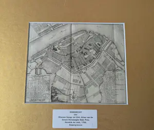 Hendrik de Leth - Fraaie kopergravure van de stadsplattegrond van Dordrecht uit 1765 kaufen? Bieten Sie von 60!
