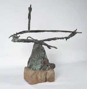 Ad Arma - Karakteristiek bronzen beeld met ijzer op stenen voet kopen? Bied vanaf 350!