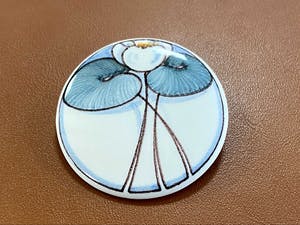 Koninklijke Tichelaar Makkum - Ronde broche speld met bloem kopen? Bied vanaf 1!