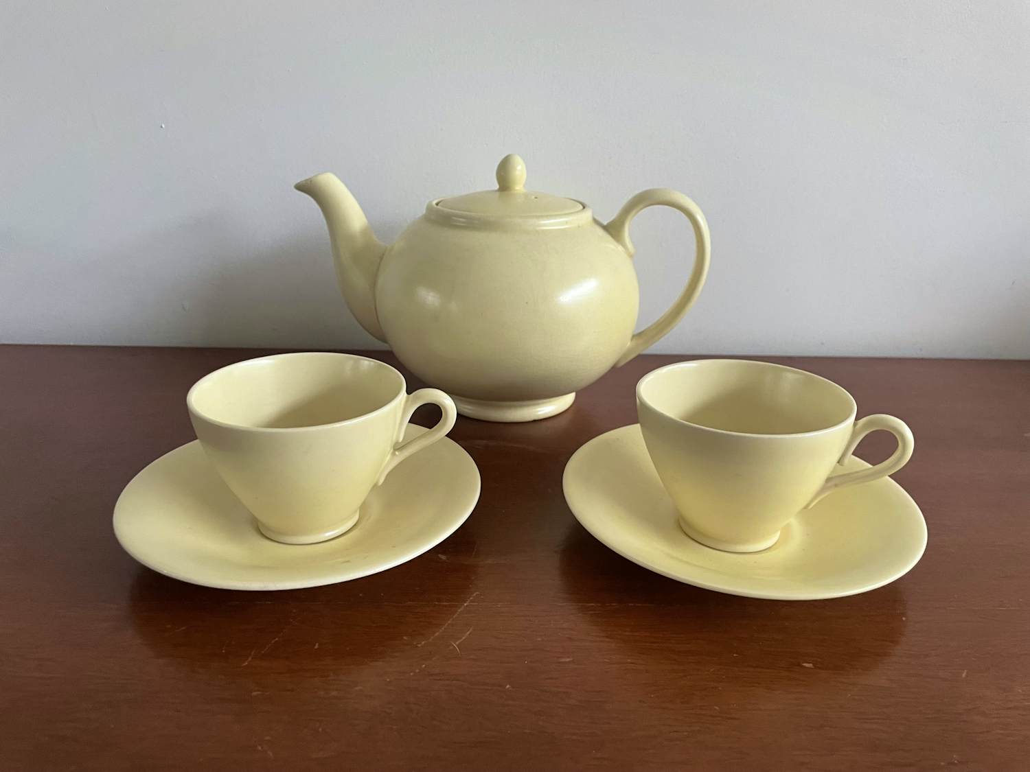 Plateelbakkerij Zuid-Holland - Plateelbakkerij Zuid Holland - Art deco gele theepot + kop- en schotels kopen? Bied vanaf 20!