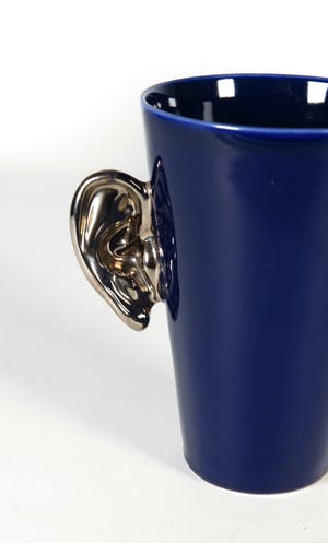 Barbara Roling - uitgevoerd door Cor Unum, Keramiek, Drieluik mokken oor-neus-oor kopen? Bied vanaf 90!