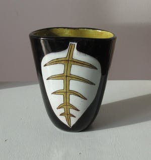 Luzerner Keramik - Vrij gevormd Fifties hand beschilderd vaasje kopen? Bied vanaf 19!