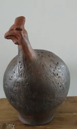 Niet of onleesbaar gesigneerd - Charmante grote kip, keramiek kopen? Bied vanaf 1!