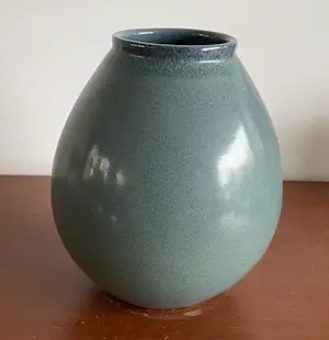 Aardewerkfabriek Katwijk en Klinkenberg Zeist - Groen blauwe art deco vaas model 922 kopen? Bied vanaf 50!