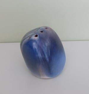 Niet of onleesbaar gesigneerd - Modernistische aardewerken rozensteker (vaas) kopen? Bied vanaf 1!