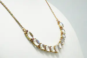 53 - Klassiek 14Krt geel gouden flexibel halssieraad met maan- en rode stenen kopen? Bied vanaf 570!