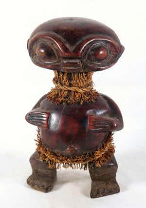 Pygmee - Vruchtbaarheidsbeeld met raffia versieringen verkocht voor € 1!