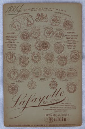 Niet of onleesbaar gesigneerd - 5 foto’s uit de 19e eeuw , Queen Victoria – o.a. Lafayette , W. & D. Downey… kopen? Bied vanaf 1!