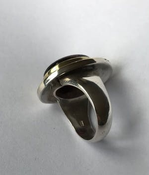 Internationaal Zilver - grote Zwitserse ring - deels goud verguld - robijn in setting kopen? Bied vanaf 110!