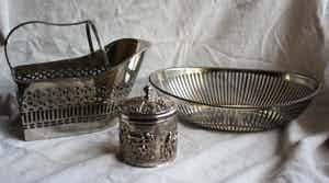 Niet of onleesbaar gesigneerd - verzilverd verkocht voor € 1!