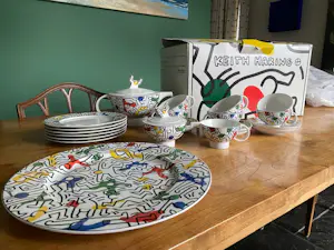 Keith Haring - thee servies kaufen? Bieten Sie von 700!