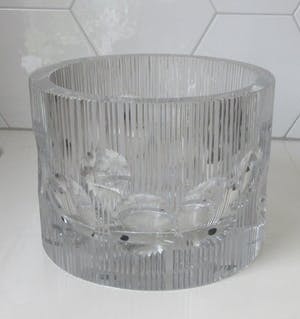 Niet of onleesbaar gesigneerd - XL Space Age dikwandige lens geslepen kristallen vaas of planter kopen? Bied vanaf 1!