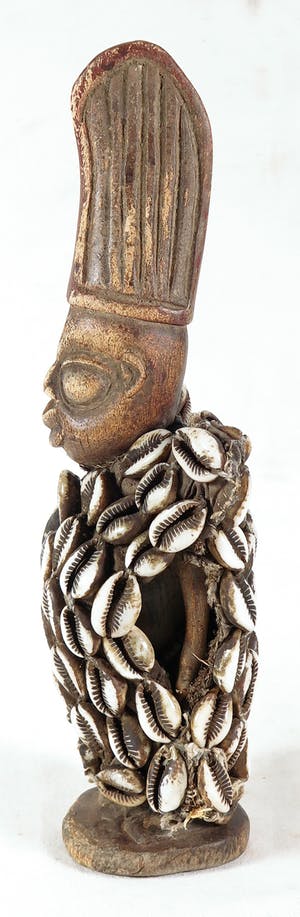 Ibedji - Vrouwenbeeld met kauri schelpjes kopen? Bied vanaf 1!