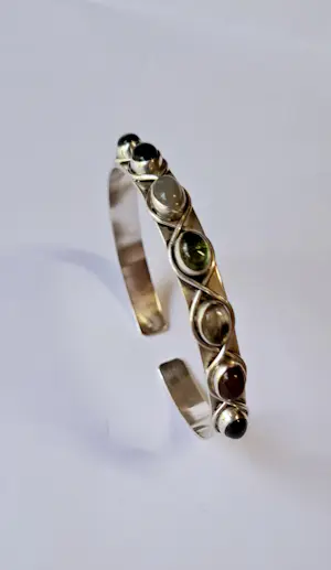 handgemaakte echt zilveren open  armband met verschillende Edelstenen kopen? Bied vanaf 55!