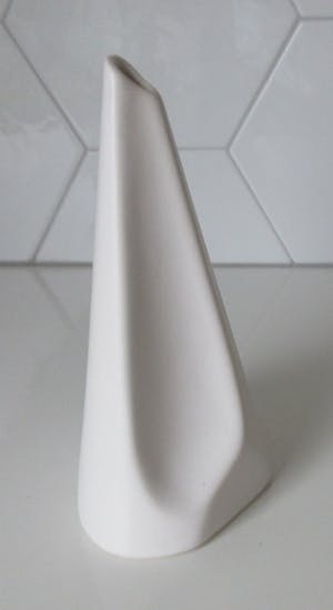 Plateelbakkerij Flora - Mat wit platelen solifleur vaasje kopen? Bied vanaf 1!