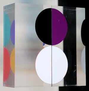 Yaacov Agam - Gesigneerde en genummerde sculptuur van plexiglas verkocht voor € 350!