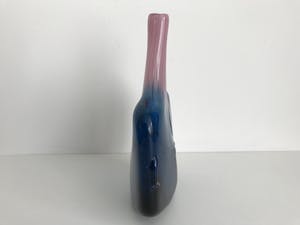 Mdina kunstglas - Michael Harris Mdina Fish vaas / Axe head vaas roze blauw kopen? Bied vanaf 105!