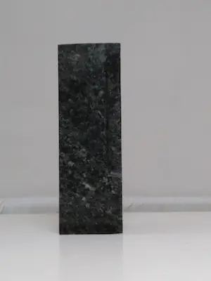 Leo de Beer - granieten zuil kopen? Bied vanaf 100!