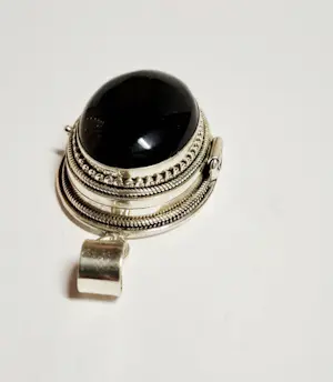 Handgemaakte grote XXXL zilveren doos hanger met natuurlijke Black Onyx kopen? Bied vanaf 75!