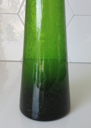 Kosta Boda - Grote groene glazen flesvaas met luchtbellen - Erik Hoglund kopen? Bied vanaf 30!