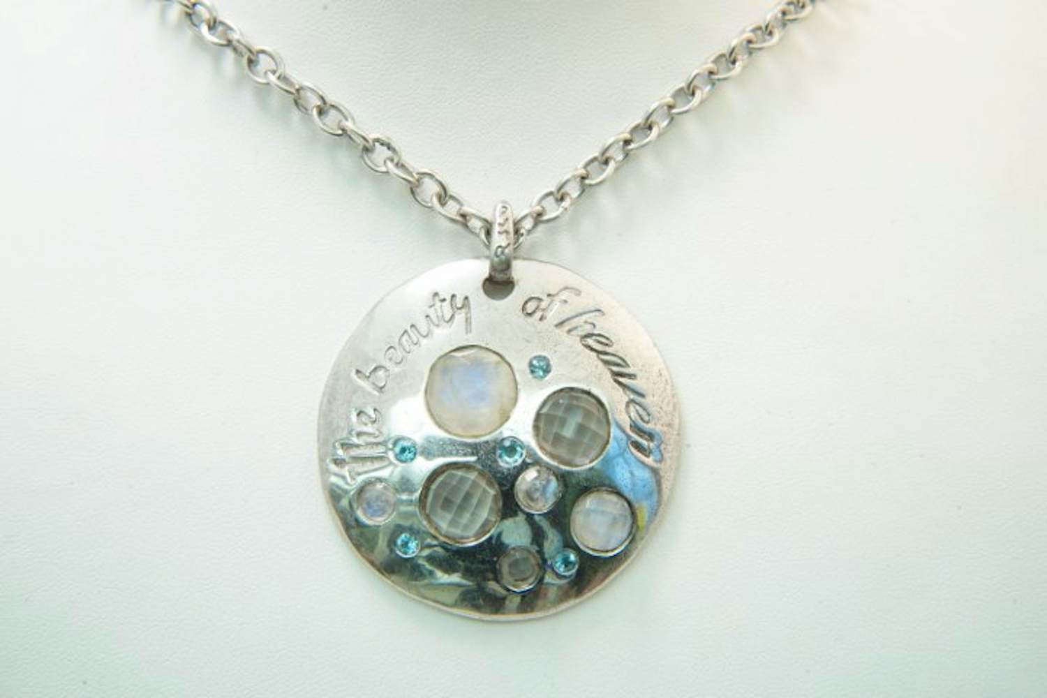 39 - Lang 1e gehlt. zilveren collier en grote "the beauty of heaven" hanger kopen? Bied vanaf 80!