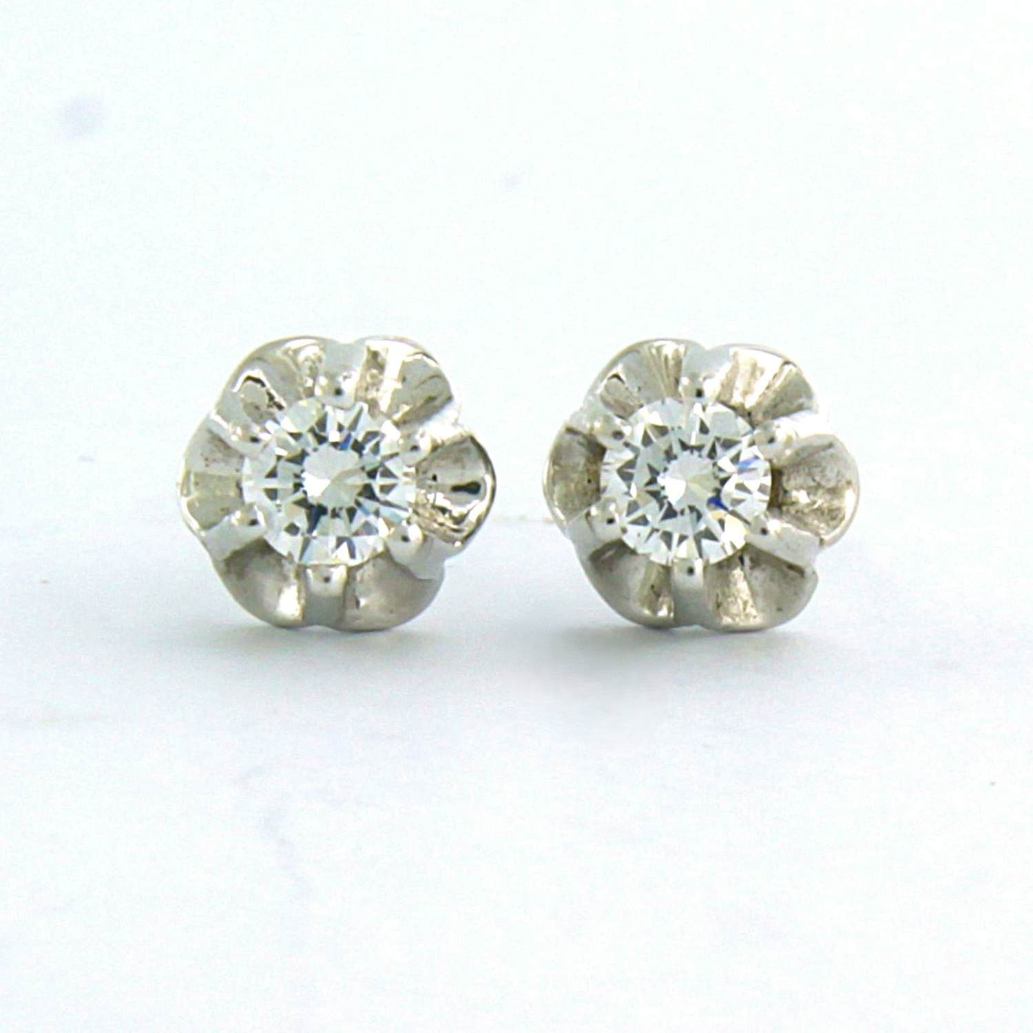 14k wit gouden solitair oorknoppen met briljant geslepen diamant tot. 0.40ct kopen? Bied vanaf 510!
