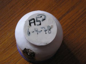 Niet of onleesbaar gesigneerd - Studio keramisch bekervaasje kopen? Bied vanaf 1!