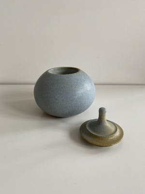 Natascha Zaludova - dekselvaasje van Natascha Zaludova kopen? Bied vanaf 100!