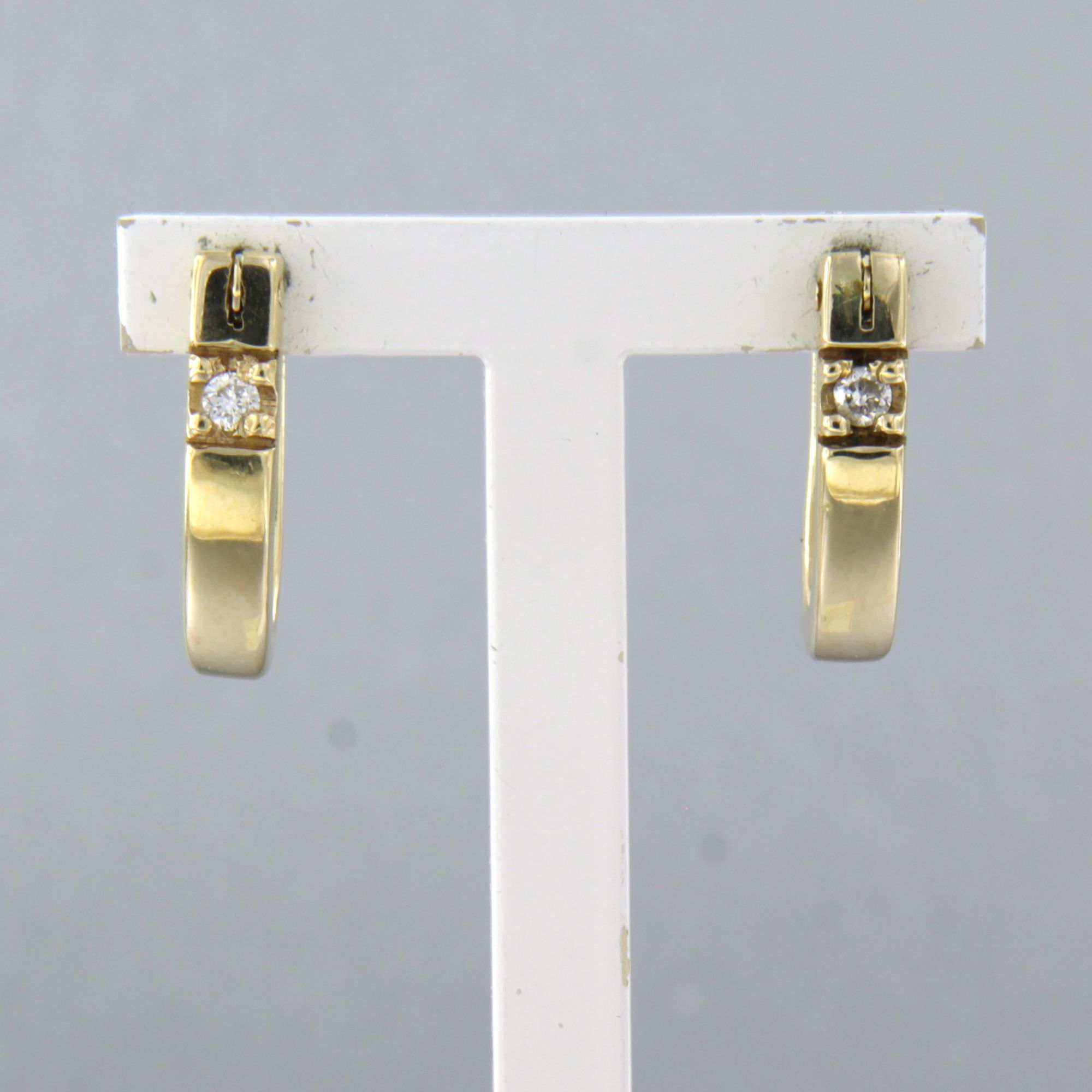 Buy 14k geel gouden oorhangers bezet met briljant geslepen diamant tot. 0,06ct? Bid from 450!