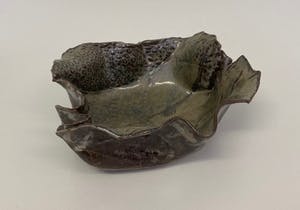Niet of onleesbaar gesigneerd - Vrijgevormd gevouwen keramisch object kopen? Bied vanaf 1!