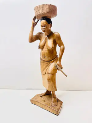 AcheterOnbekend - Afrikaanse houten vrouwensculpturen van Ngimbi Tatu? Enchérissez de 80!