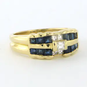 18k geelgouden ring met saffier en baguette geslepen diamant 0.30ct kopen? Bied vanaf 625!
