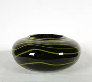 David Traub - Zwart glazen vaas met ingesloten gele slinger verkocht voor € 50!