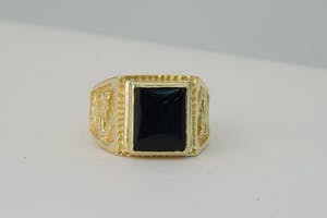 2548 -  geel-gouden Zegelring met cabochon geslepen zwarte steen - gekeurd kopen? Bied vanaf 280!