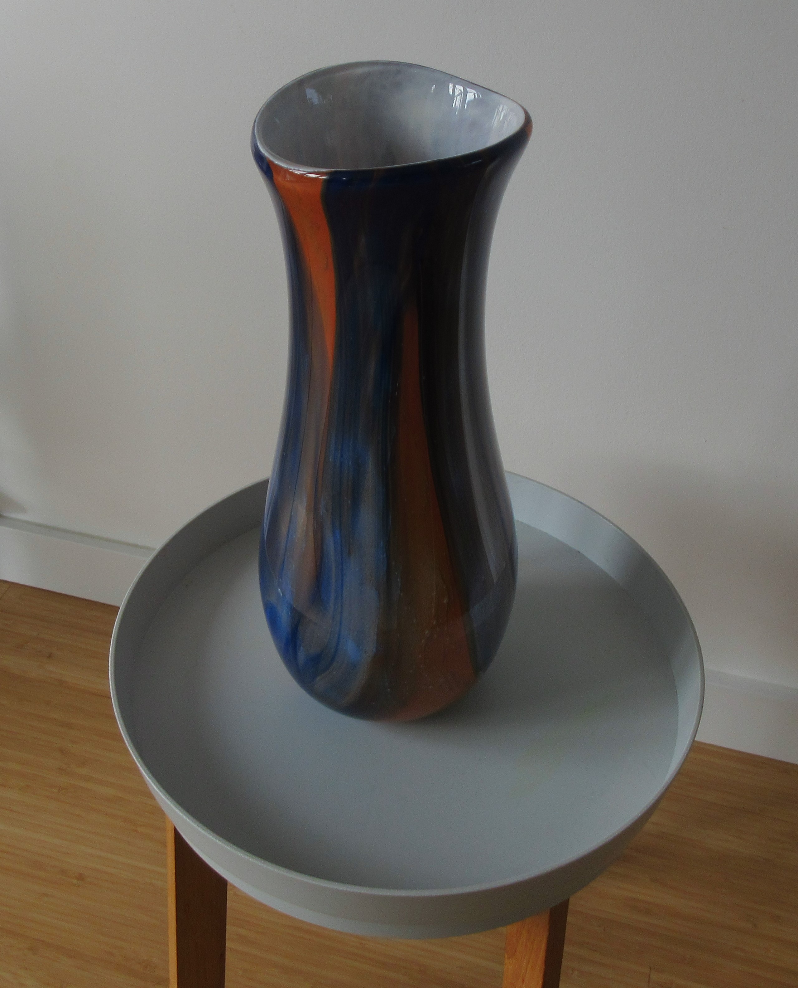 Niet of onleesbaar gesigneerd - Grote studio glazen vaas gesigneerd en gedateerd 2002 kopen? Bied vanaf 1!