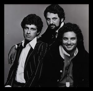 Paul Huf - C-print op dibond, Drie heren (Groot) kopen? Bied vanaf 1!