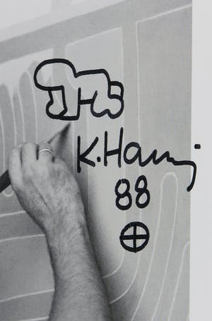 Keith Haring - Gesigneerde foto met tekening en schutblad - Ingelijst kopen? Bied vanaf 1!