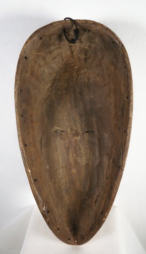 Fang - Groot wit beschilderd Ngil masker met scarificaties kopen? Bied vanaf 1!