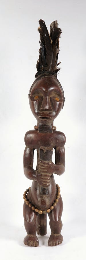 Fang - Voorouderbeeld met een drinkhoorn, kralen en verentooi kopen? Bied vanaf 1!