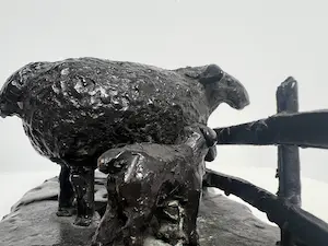 Adri de Waard - Bronzen sculptuur | 'Schaapjes achter een hek' kopen? Bied vanaf 1!