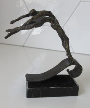 Niet of onleesbaar gesigneerd - Abstract verbronsd beeld van twee duikers kopen? Bied vanaf 10!