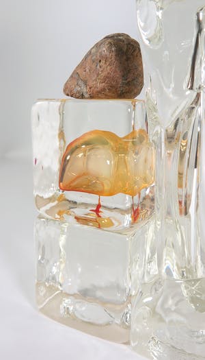 Isabelle Monod - Bijzonder glazen assemblage, Entrée du palais kopen? Bied vanaf 750!