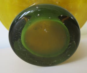 Niet of onleesbaar gesigneerd - Olijfgroen vrij geblazen glazen object kopen? Bied vanaf 1!