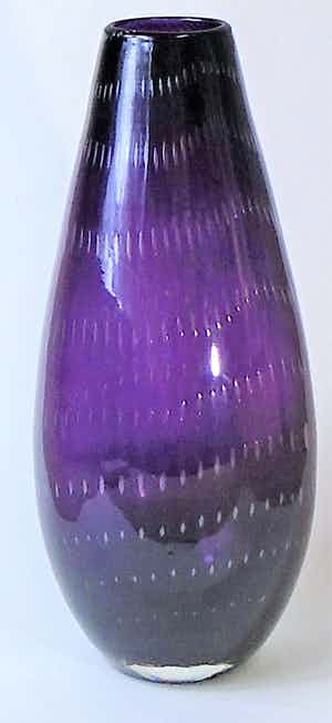 Niet of onleesbaar gesigneerd - Bullicante glasvaas. verkocht voor € 1!