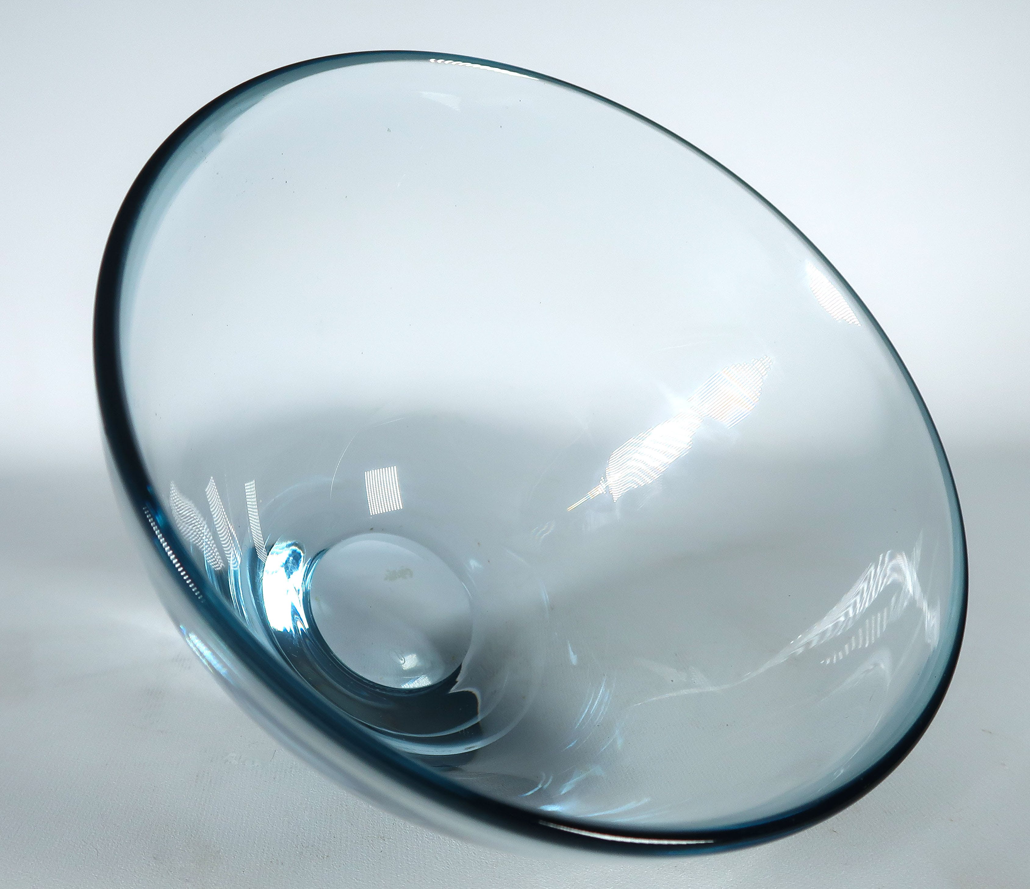 Per Lutken - Kristalglas, Blauw schaaltje, uitgevoerd door Holmegaard kopen? Bied vanaf 20!