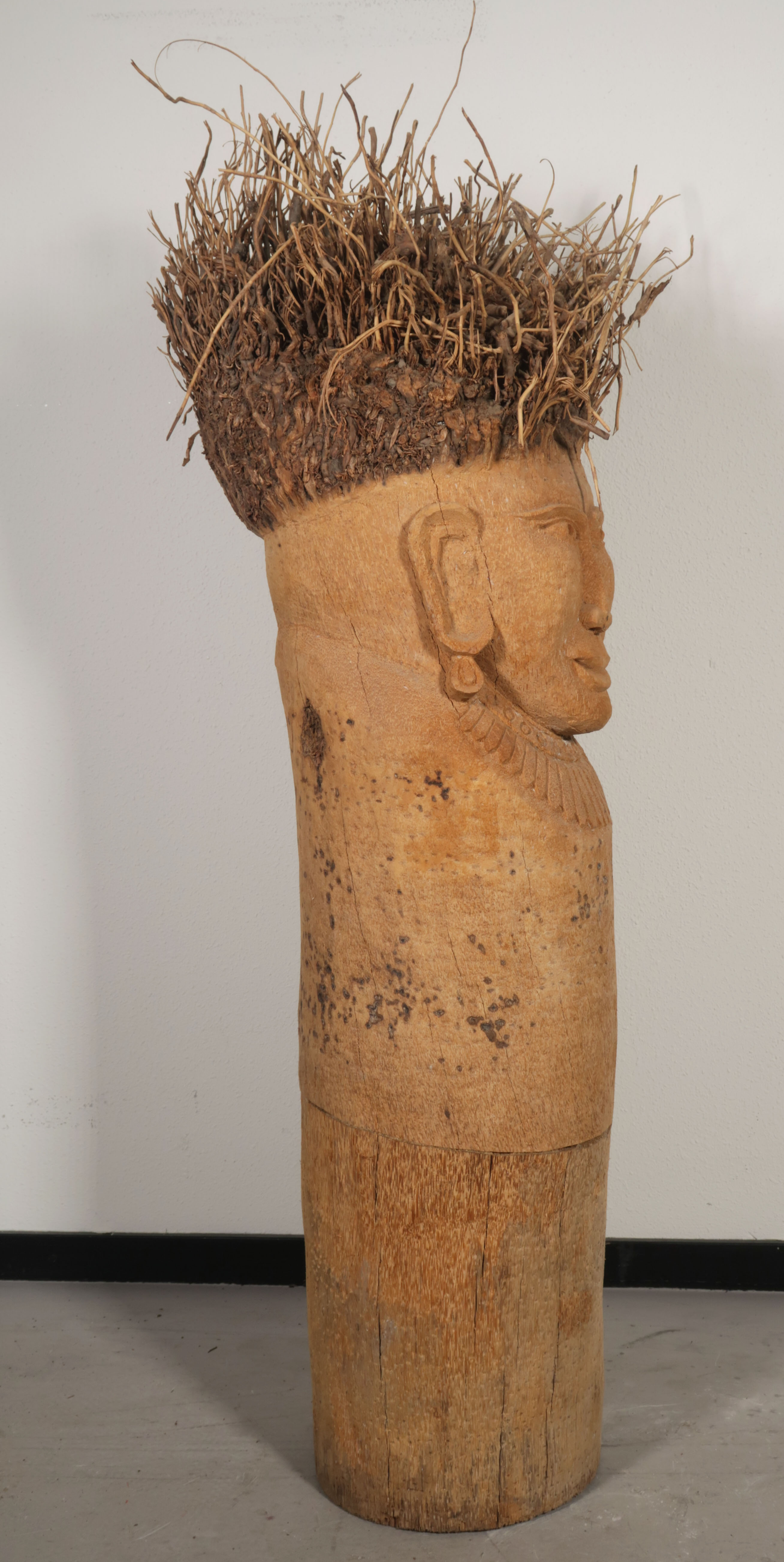 Niet of onleesbaar gesigneerd - Palmbomenhout, Kop vrouw kopen? Bied vanaf 1!