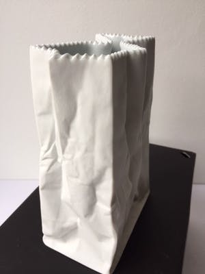 Tapio Wirkkala - Papieren Zak Vaas biscuit (mat) porselein voor Rosenthal 1977 h 19 cm kopen? Bied vanaf 69!
