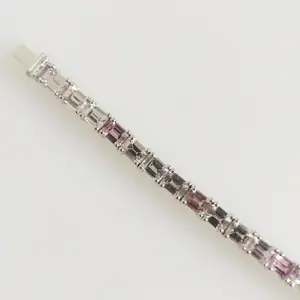 AcheterRoze saffieren armband? Enchérissez de 3085!