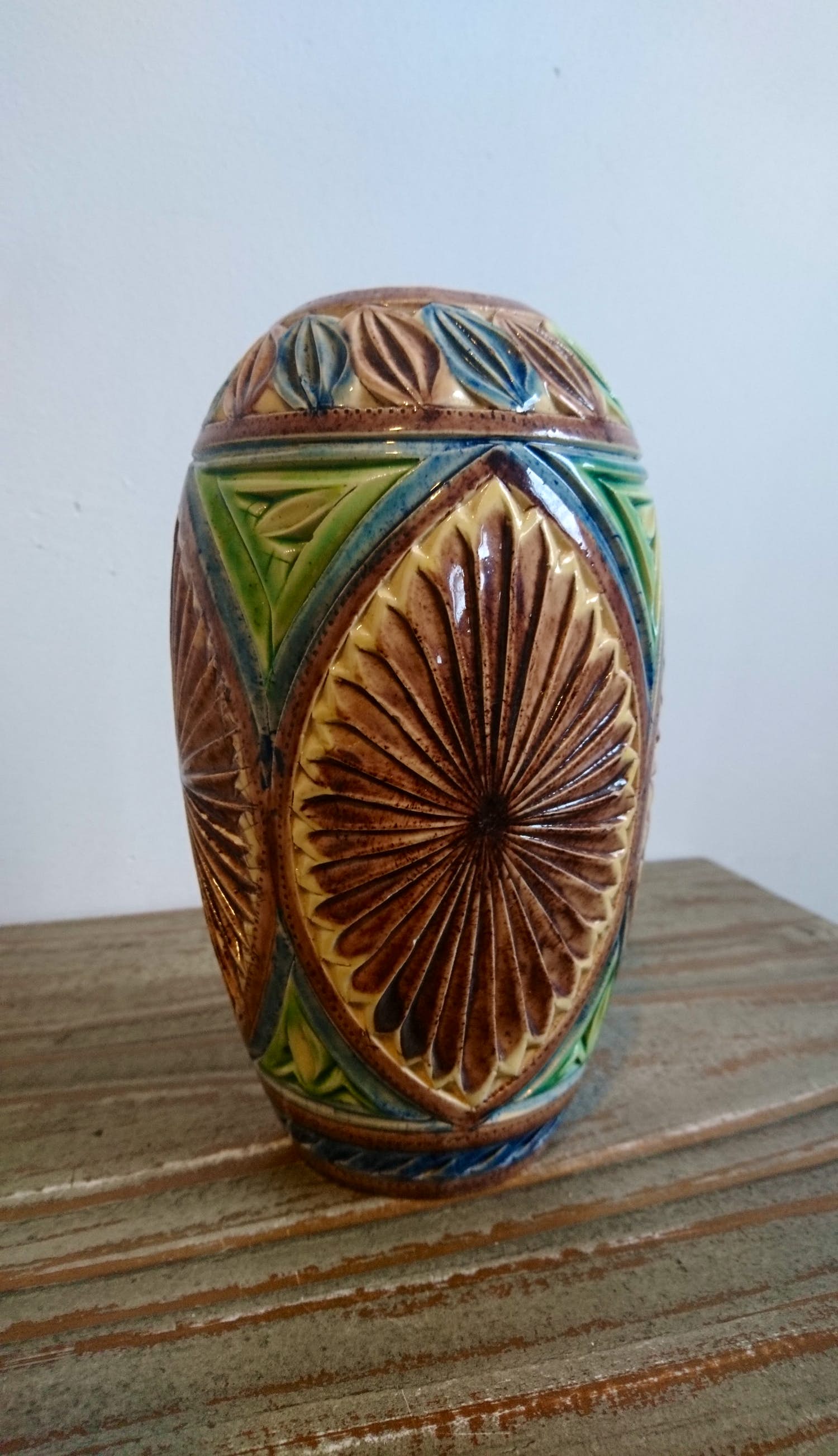 Keramiekfabriek Velsen - Vaasje met Friese kerfsnede (1945 - 1955) verkocht voor € 1!