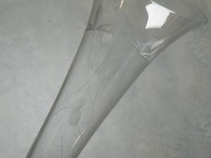 Niet of onleesbaar gesigneerd - 2 Art Deco glazen vazen kopen? Bied vanaf 1!